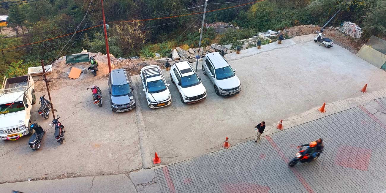 hotel with parking in Mcleodganj